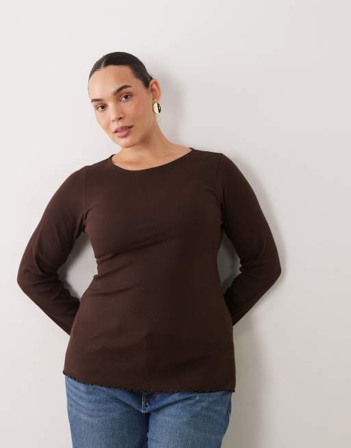 New Look Curve lettuce edge long sleeve top in dark brown, 3 of 4