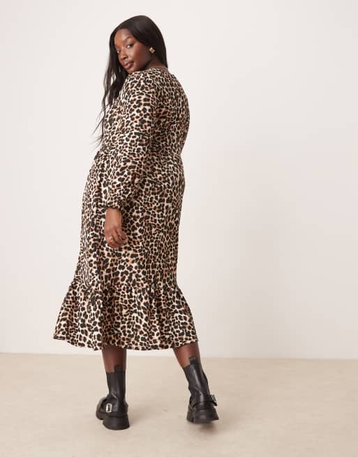 New Look Curve long sleeve crinkle midi dress in leopard print, 3 of 4
