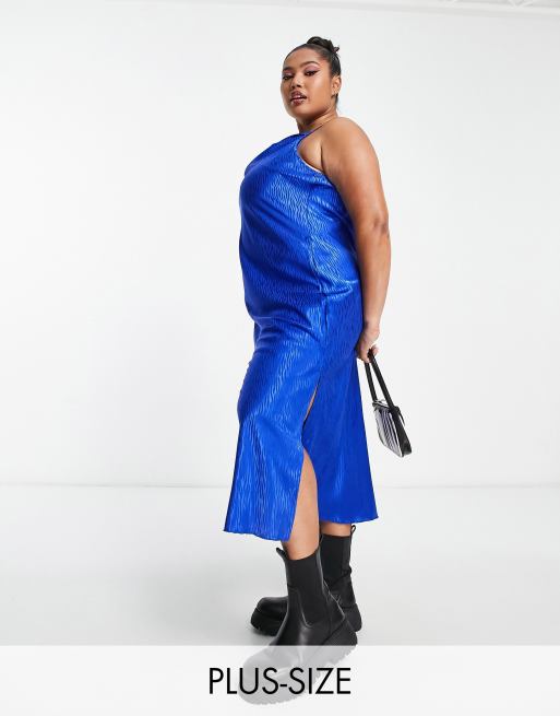 New Look Curve – Midi-Trägerkleid aus blauem Satin mit Wasserfallausschnitt