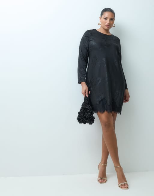 New Look Curve mini dress jacquard nera con maniche lunghe svasate e profili in pizzo, 3 di 4