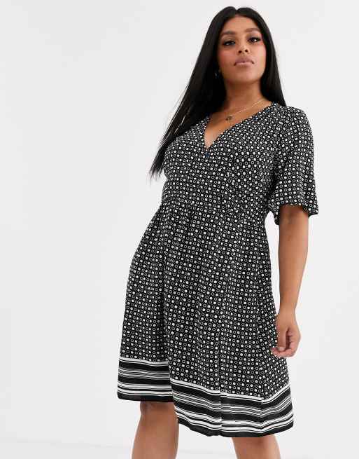 New Look Curve mono floral wrap dress | ASOS