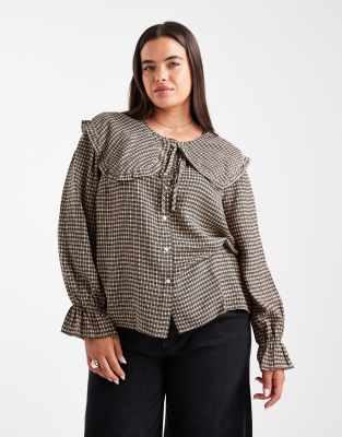 New Look Curve - Oversize-Hemd in Braun kariert mit Rüschenkragen-Brown