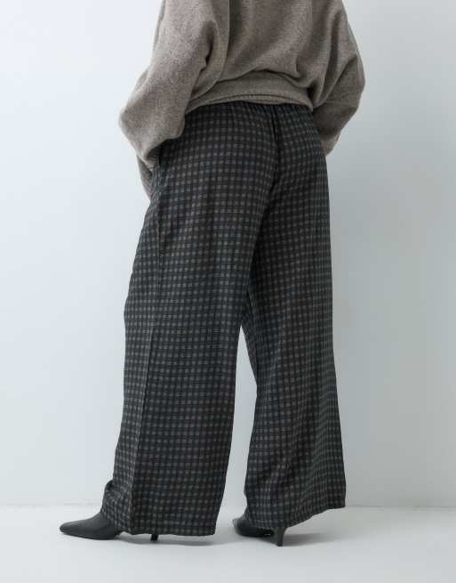 New Look Curve pantaloni a gamba larga a quadri neri, 4 di 5
