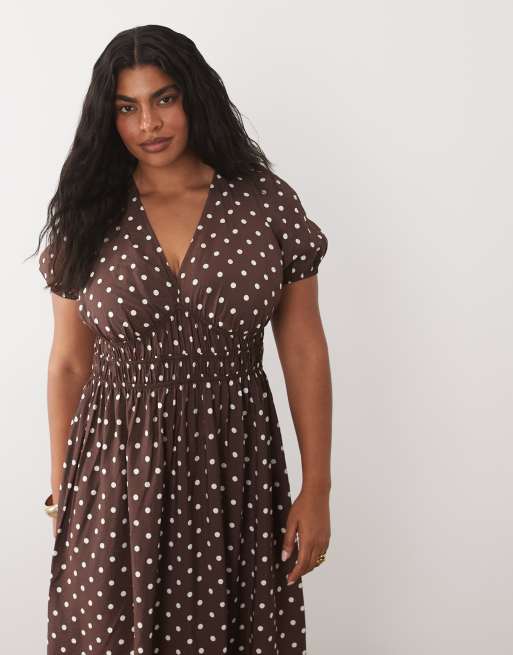 New Look Curve polka dot ruched waist midi dress in brown, 2 of 4