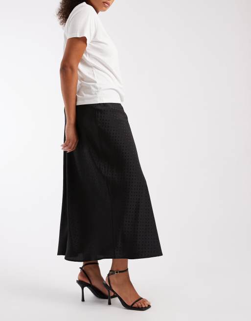 New Look Curve polka dot satin bias midi skirt in black, 5 of 5