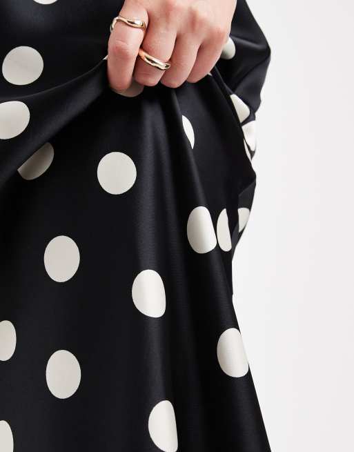 New Look Curve polka dot satin bias midi skirt in black, 5 of 5