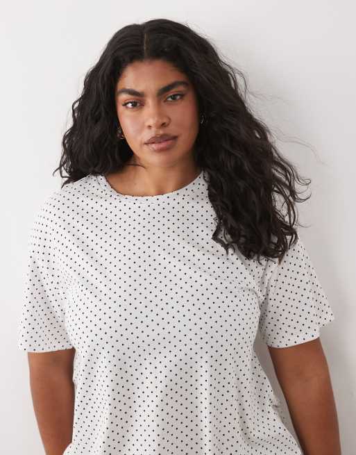 New Look Curve - Recht T-shirt met stippenprint in crème, 3 van 4