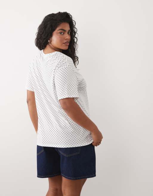 New Look Curve - Recht T-shirt met stippenprint in crème, 4 van 4