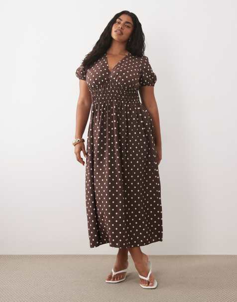 New Look Curve - Robe mi-longue à pois avec taille froncée - Marron - view 1
