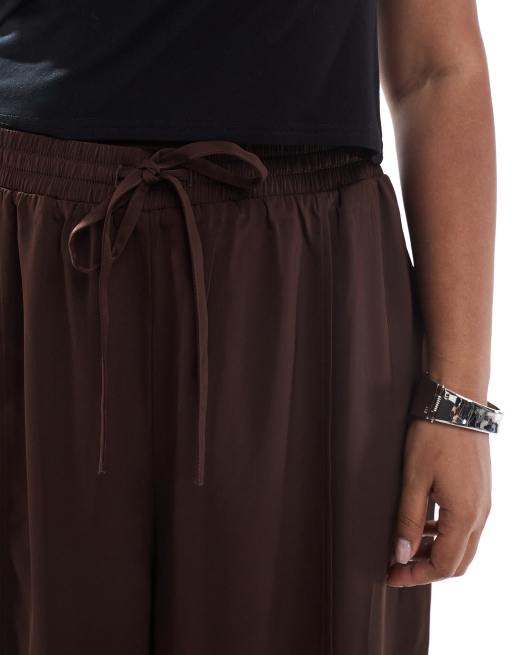 New Look Curve - Satijnen broek met wijde pijpen in donkerbruin, 4 van 5
