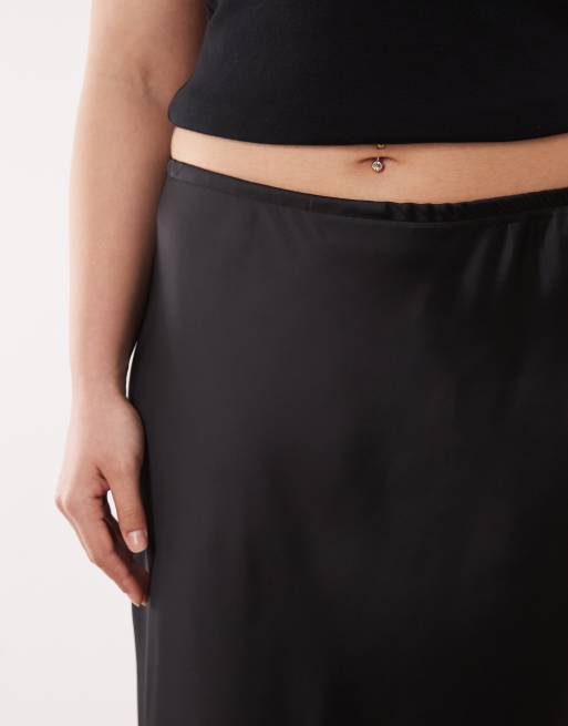 New Look Curve satin bias midi skirt in black, 4 of 5