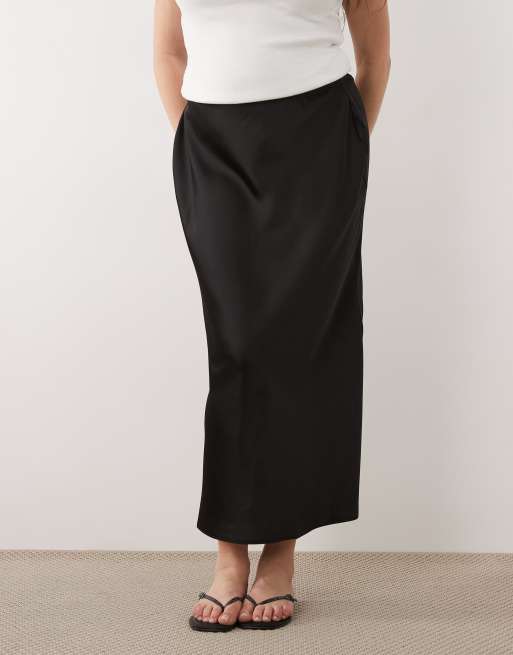 New Look Curve satin bias midi skirt in black, 2 of 5