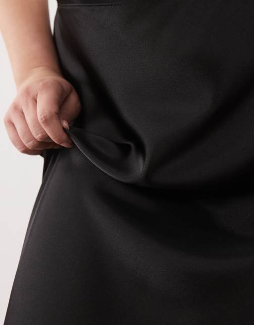 New Look Curve satin bias midi skirt in black, 4 of 5