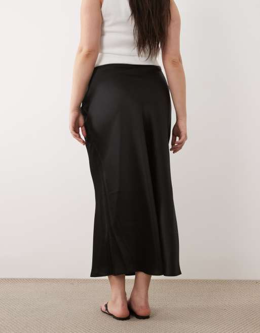 New Look Curve satin bias midi skirt in black, 5 of 5