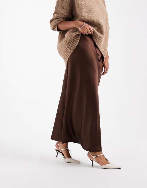 New Look Curve satin bias midi skirt in brown, 2 of 5