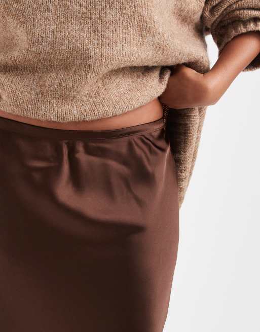 New Look Curve satin bias midi skirt in brown, 3 of 5