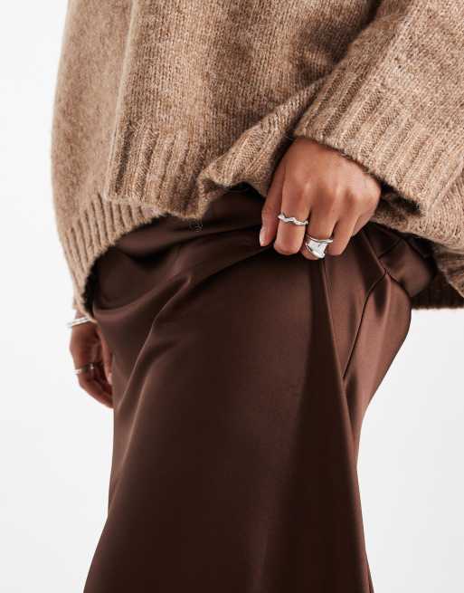 New Look Curve satin bias midi skirt in brown, 5 of 5