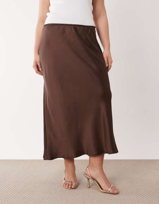 New Look Curve satin bias midi skirt in brown, 2 of 5