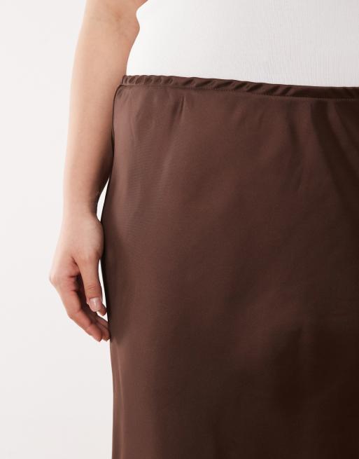 New Look Curve satin bias midi skirt in brown, 3 of 5