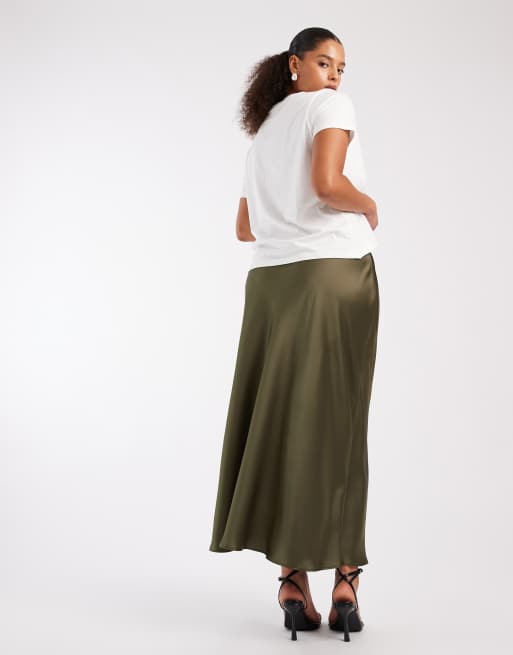 New Look Curve satin bias midi skirt in khaki, 3 of 5