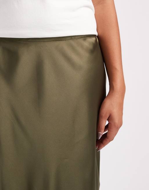 New Look Curve satin bias midi skirt in khaki, 4 of 5