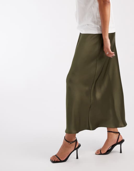 New Look Curve satin bias midi skirt in khaki, 5 of 5