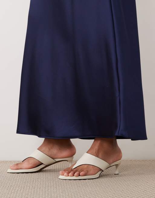 New Look Curve satin bias midi skirt in navy, 3 of 5