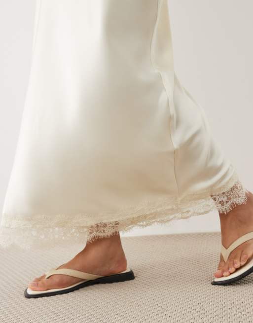 New Look Curve satin lace trim midi skirt in cream, 3 of 5