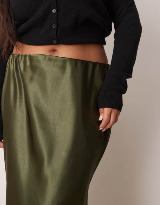 New Look Curve satin midi bias skirt in khaki, 3 of 5