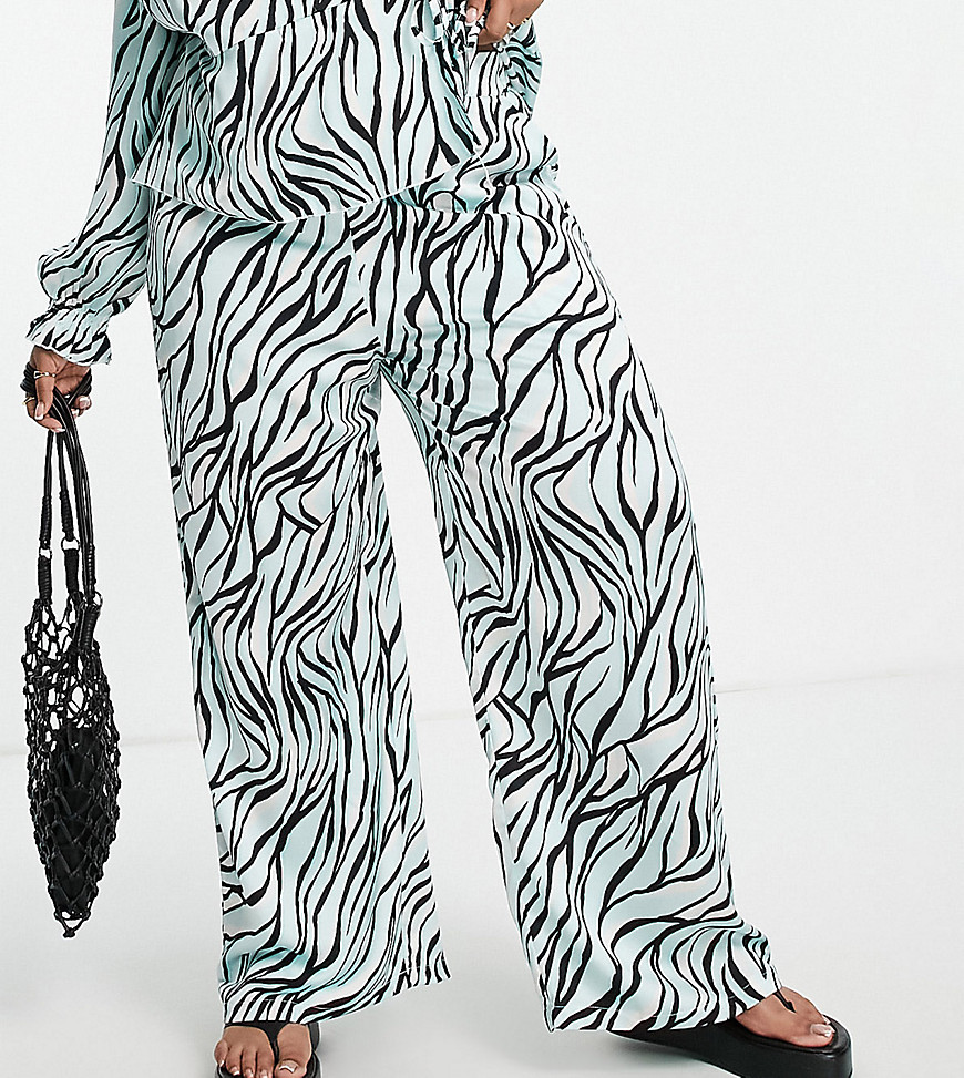 New Look Curve satin wide leg pants in blue zebra print