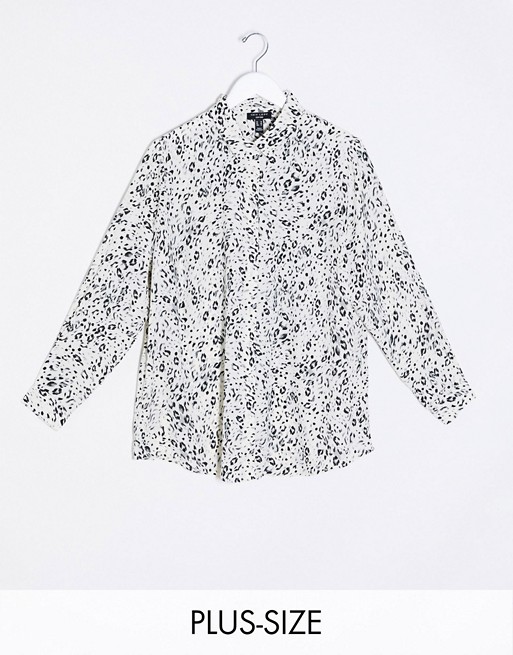 New Look Curve shirt in animal print
