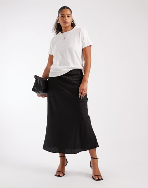 New Look Curve spot satin bias midi skirt in black - view 1