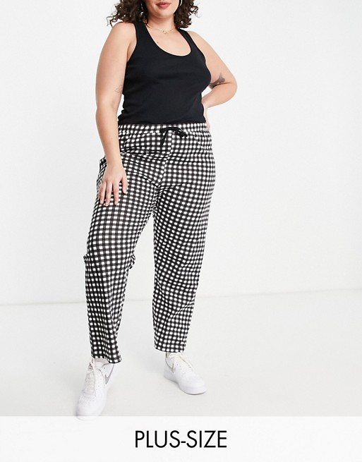 New Look Curve star tee & jogger set in black and white