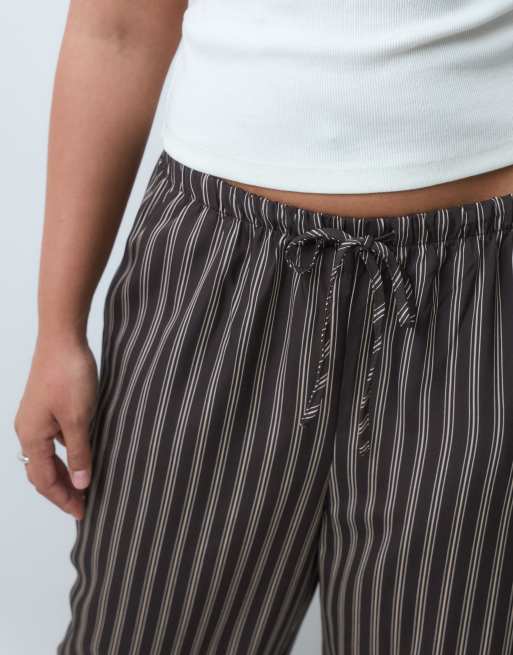 New Look Curve striped satin wide leg pants in brown, 5 of 5