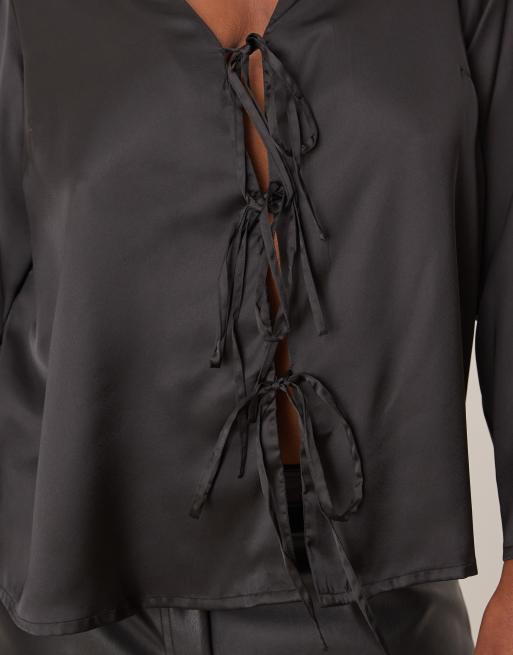 New Look – Curve – Svart blus i satin med knytning framtill, 2 av 4