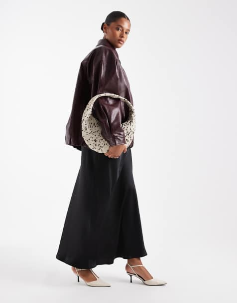 New Look Curve – Svart, diagonalskuren midikjol i satin - view 1