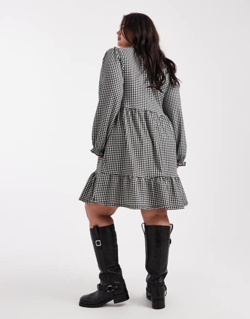 New Look Curve – Svart, panelsydd miniklänning med smock och ginghamrutigt mönster, 2 av 4