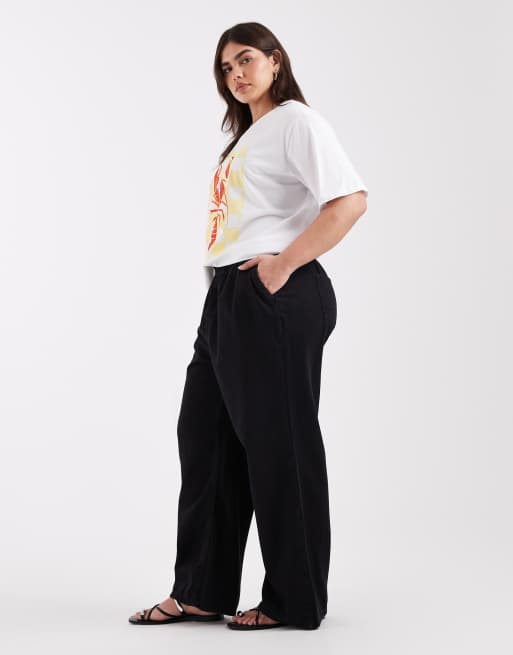 New Look Curve – Svarta jeans i dra på-modell med vida ben, 2 av 5