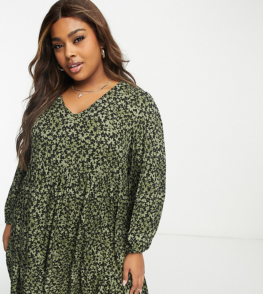 New Look Curve tiered smock mini dress in black and green floral
