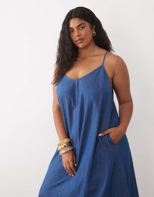 New Look Curve trapeze denim midaxi dress in mid blue, 3 of 4