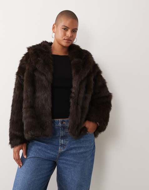 New Look Curve veste courte en fausse fourrure marron foncé - view 1