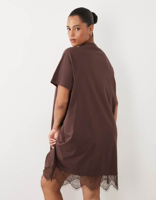 New Look Curve - Vestido corto marrón estilo camiseta con ribete de encaje, 3 de 4