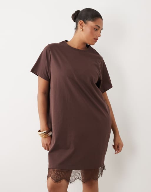 New Look Curve - Vestido corto marrón estilo camiseta con ribete de encaje, 4 de 4