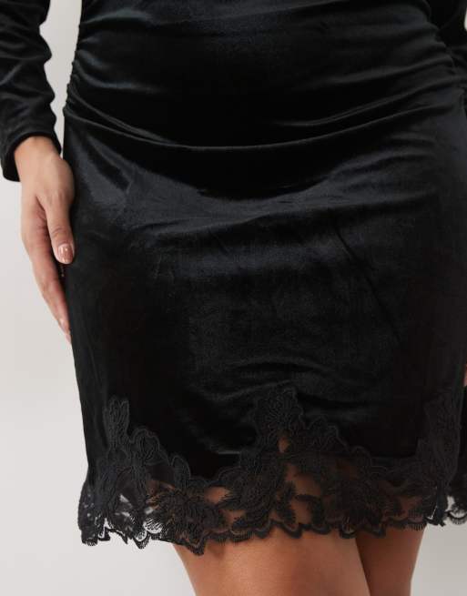 New Look Curve vestito corto in velluto con rifiniture in pizzo e maniche lunghe nero, 4 di 4