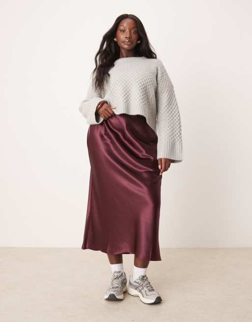 New Look Curve – Vinröd, diagonalskuren midikjol i satin