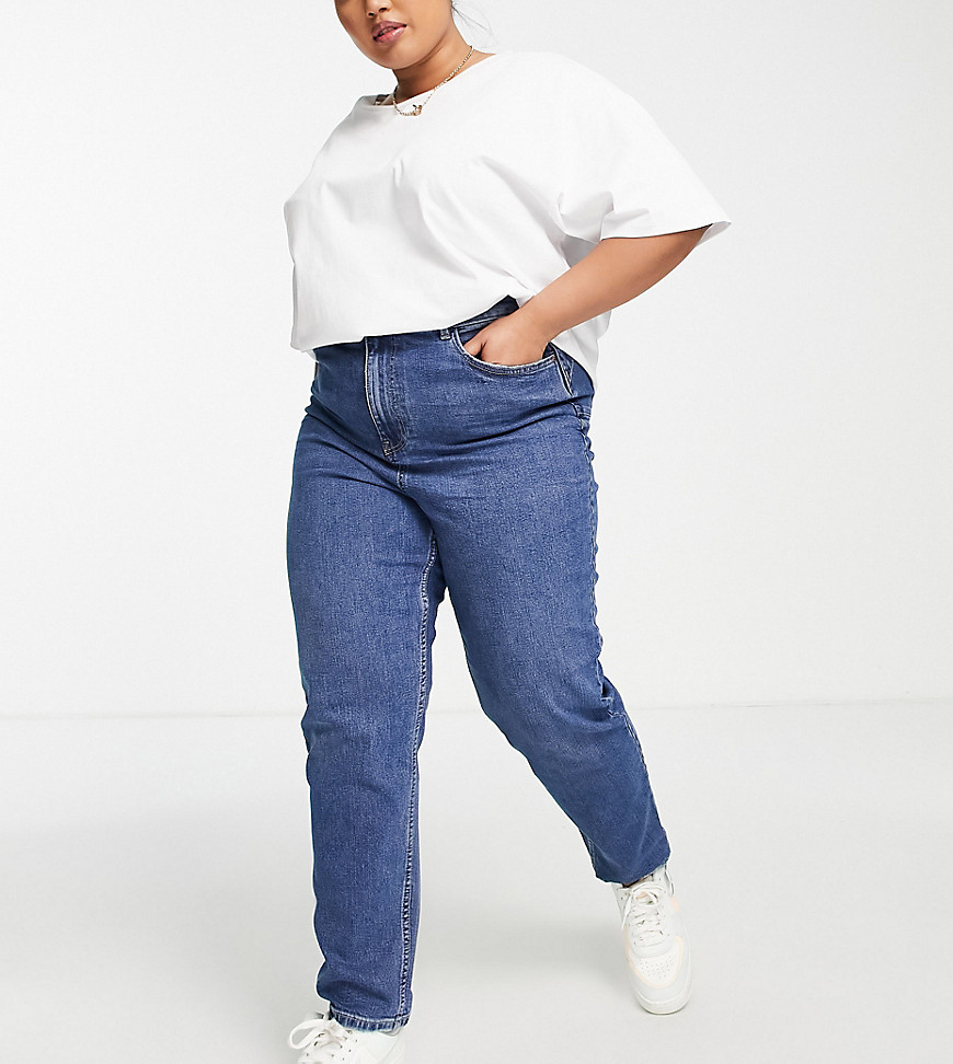New Look Curve waist enhance mom jeans in mid blue-Blues