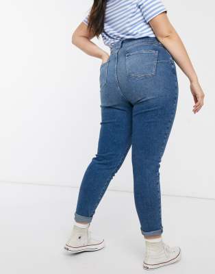 curve enhancing jeans