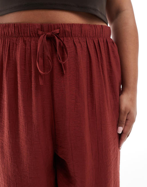 New Look Curve – Weit geschnittene Hose in Rostrot mit Knitterstruktur, 3 von 5