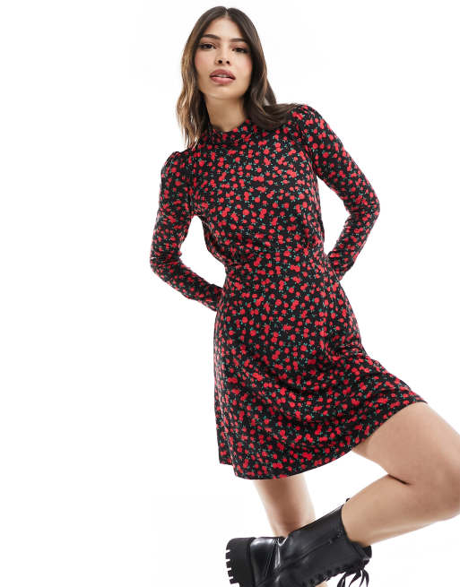 New Look – Czarna dżersejowa rozkloszowana sukienka mini we wzór w róże