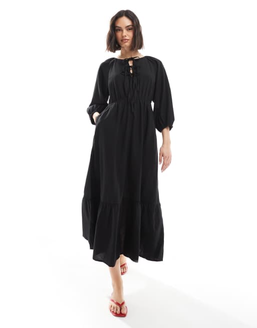 New Look – Czarna warstwowa luźna sukienka midi wiązana z przodu 